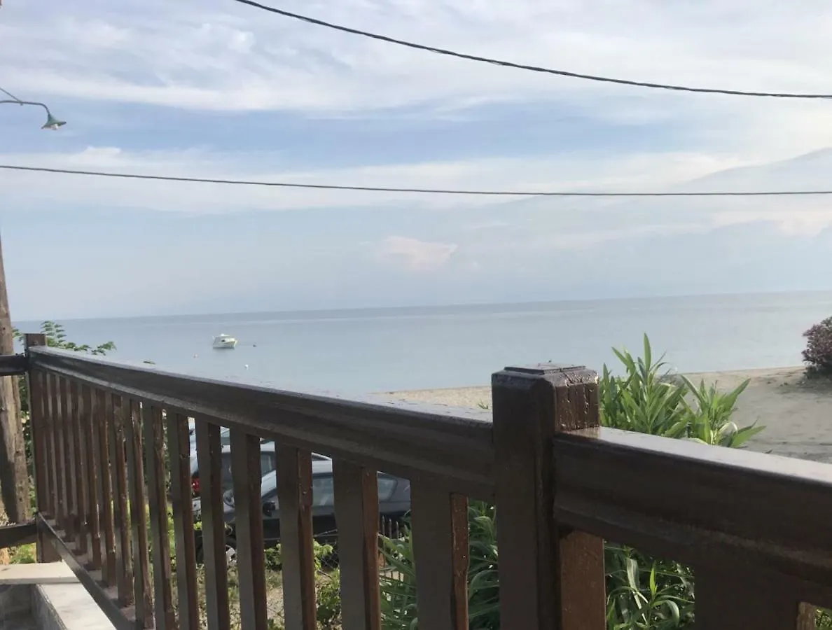 Chalkidiki Beachfront Apartment Nea Iraklia Ferienhaus